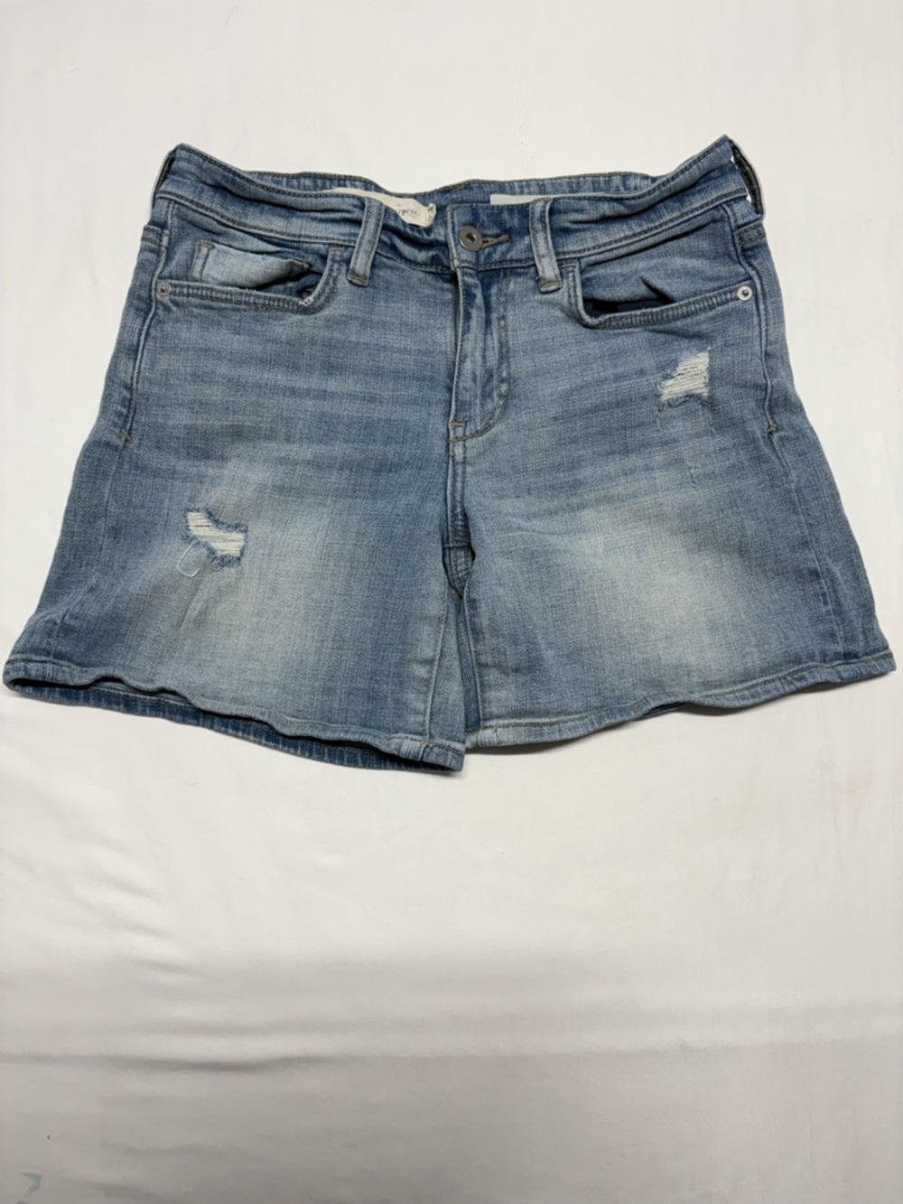 Pilcro Slim Boyfriend Jean Shorts — Anthropologie —
Size 26